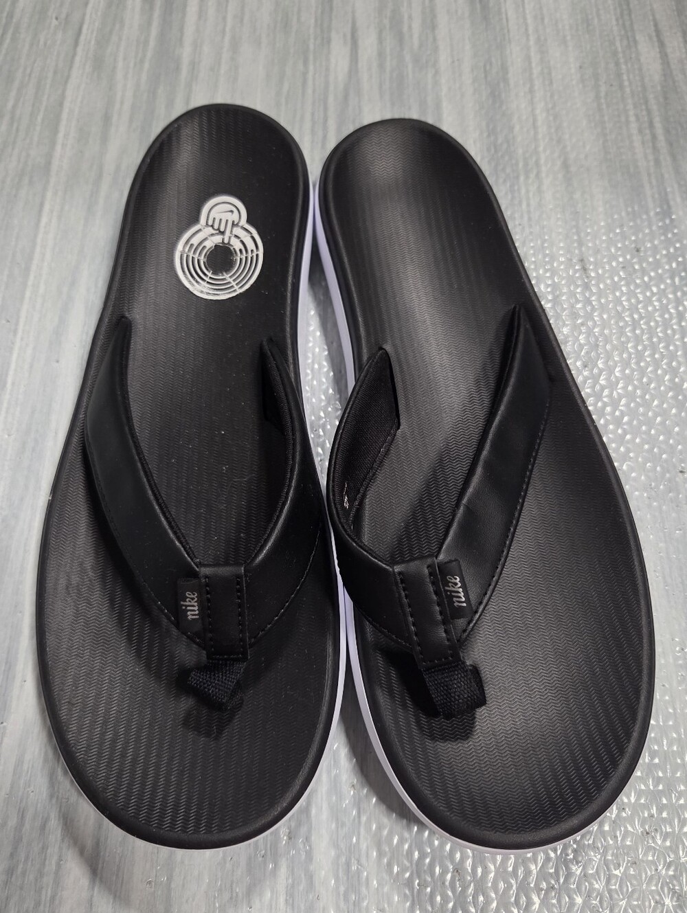 Nike Bella Kai Thong Black & White Thong Flip Flop Size 10